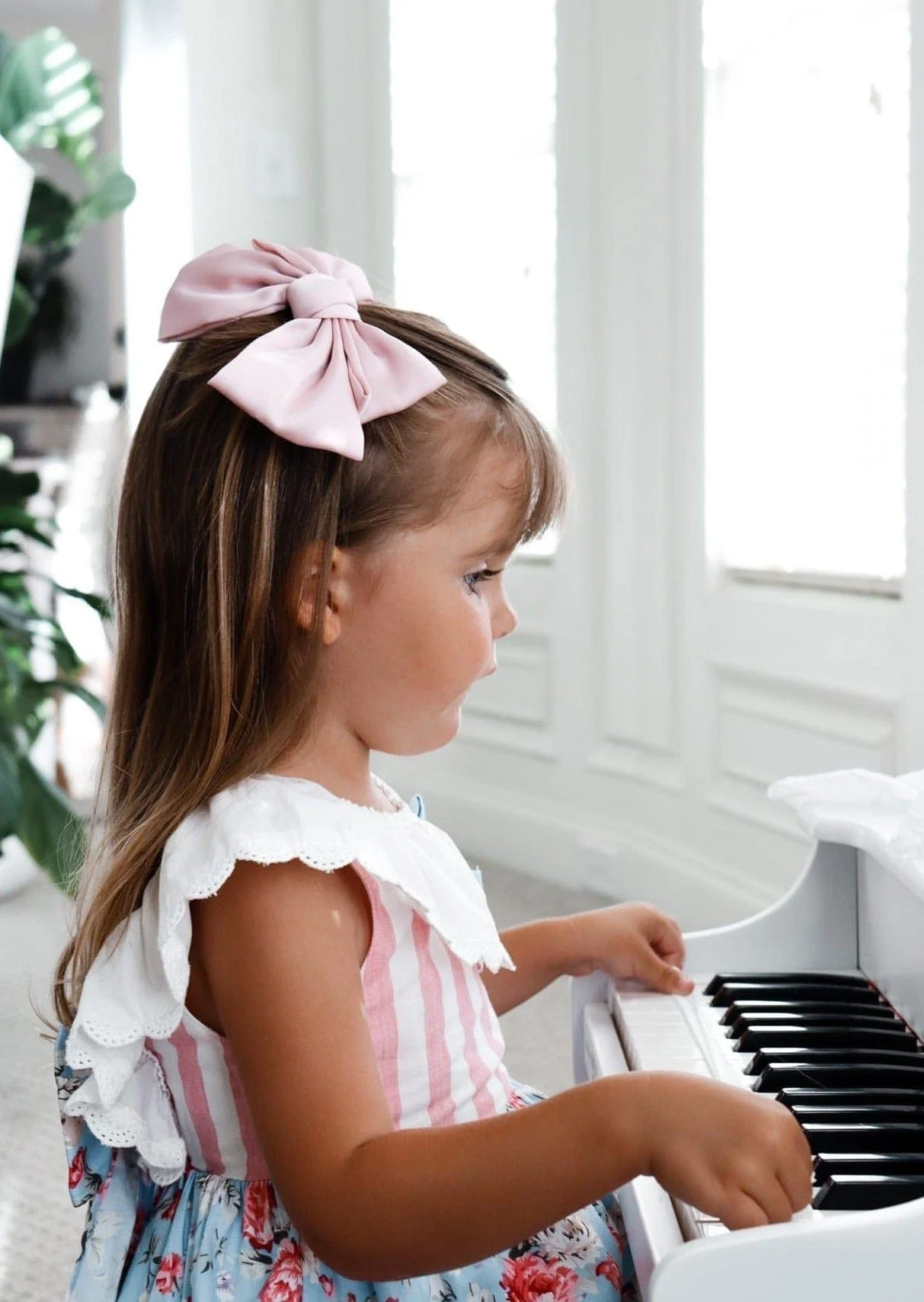 Abigail Hair Bow - Image 9