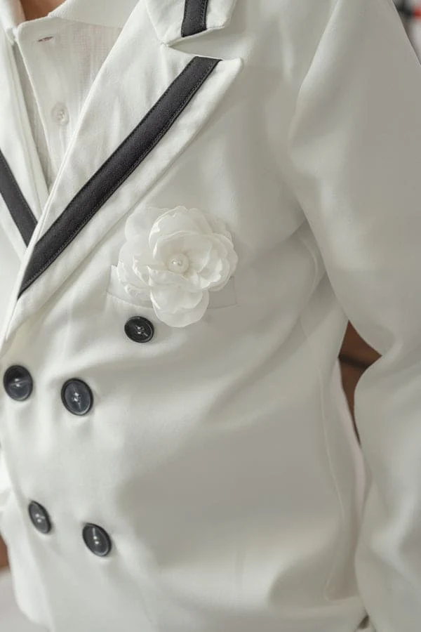 Alex White Blazer With Black Contrast Line - Image 6