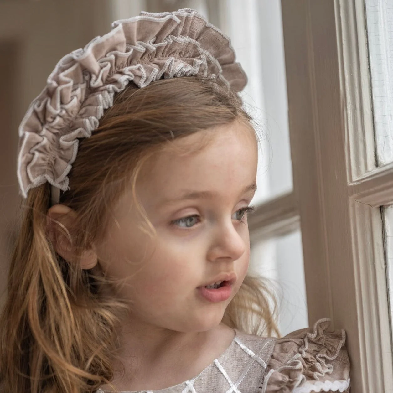 Ashlyn Vintage Ruffle Headband - Image 2