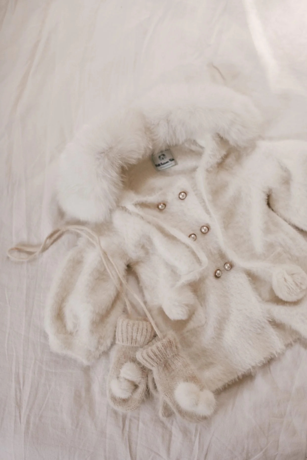 Cashmere Cream Mittens with Poms - Image 13