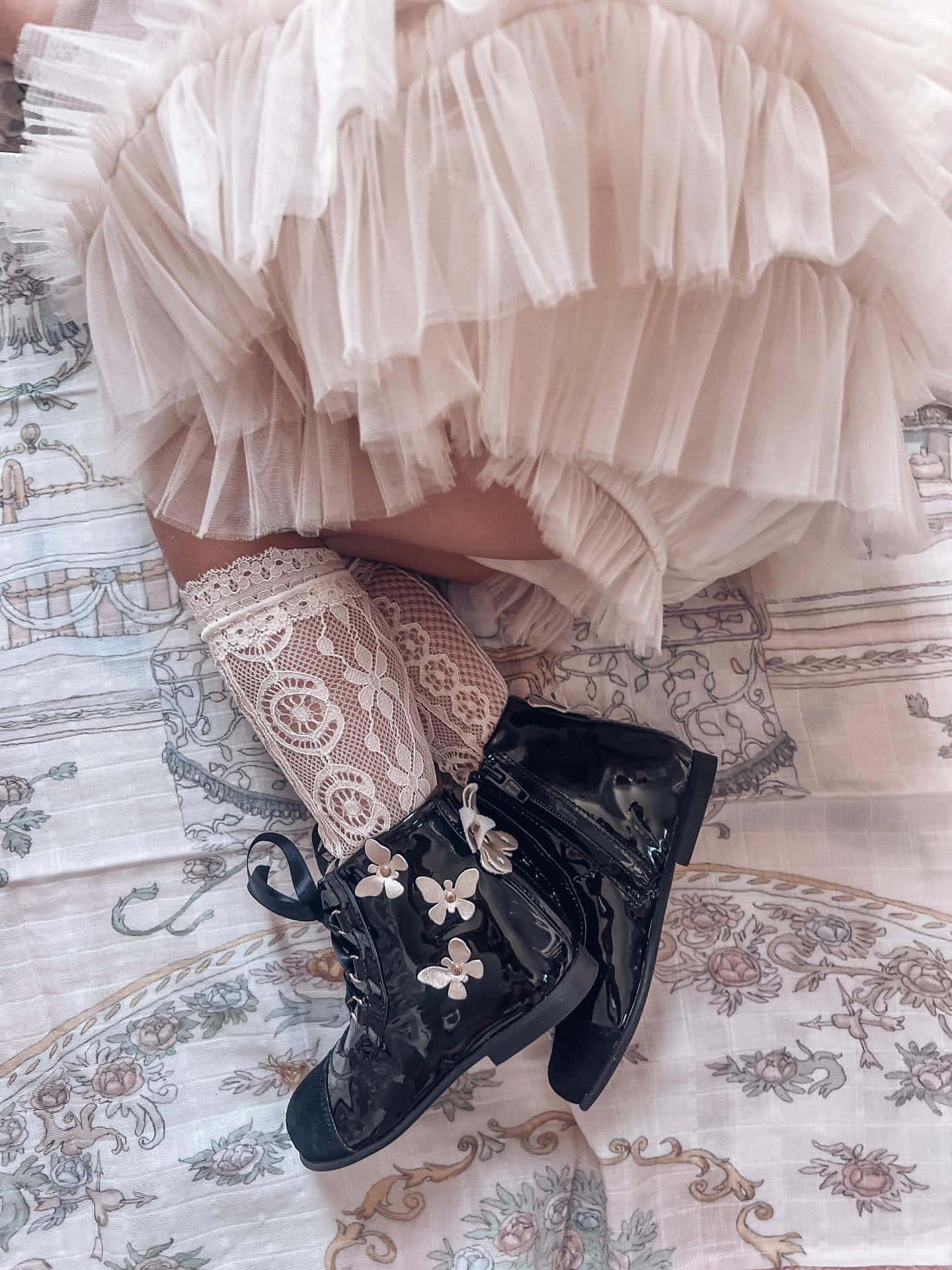 Daisy Lace Socks - Image 23