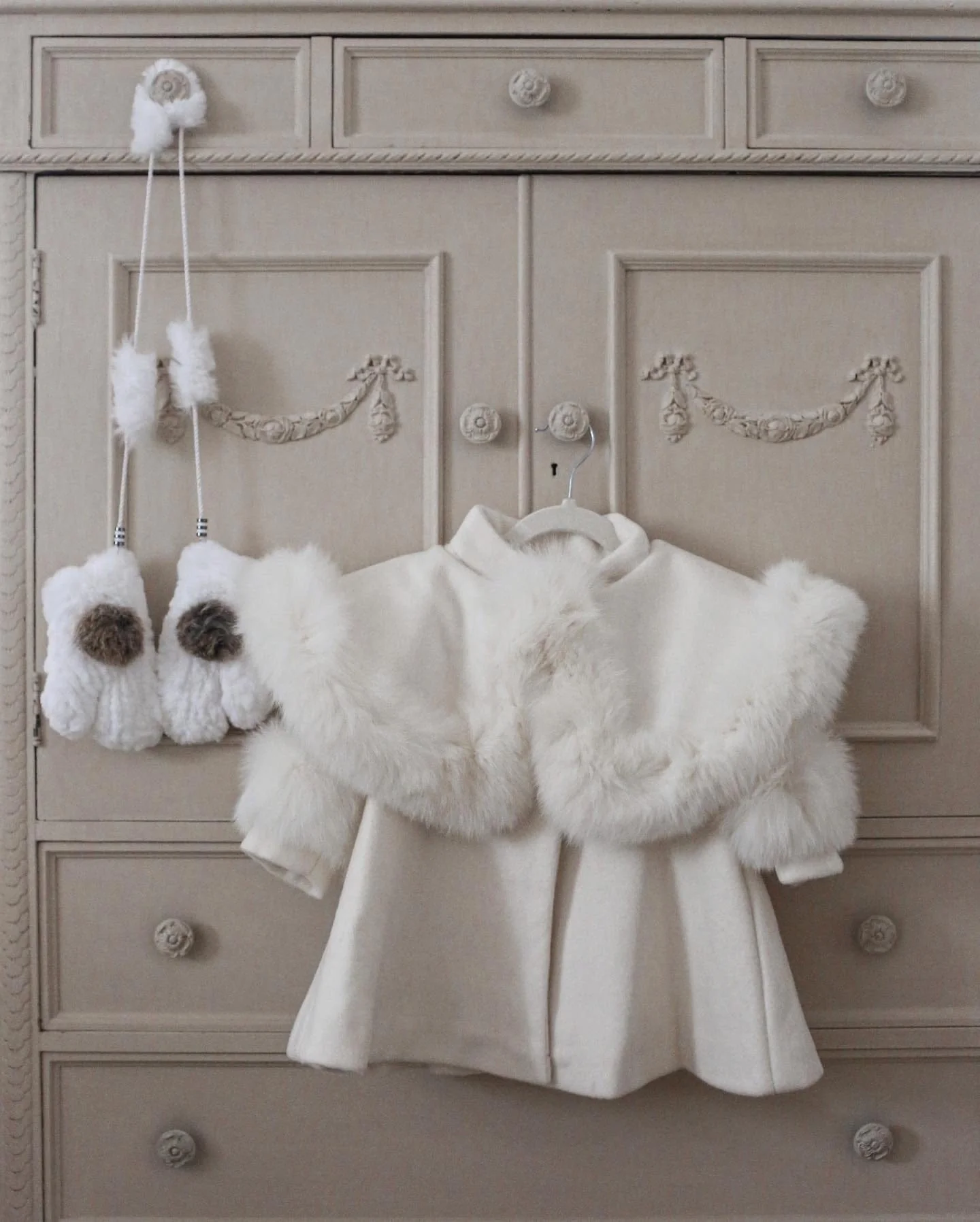 Evie Ivory Wool Capelet - Image 4