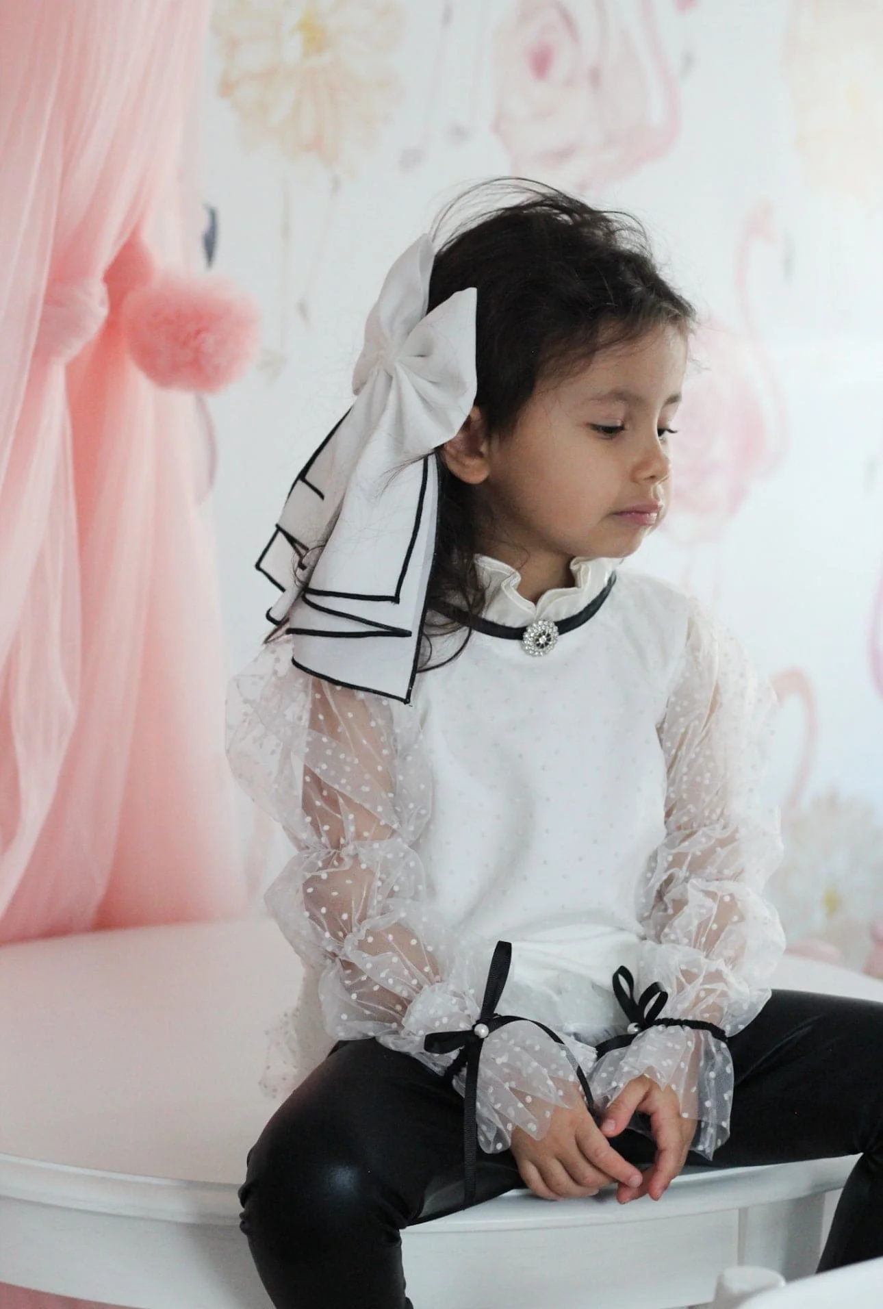 Gwen White Cascading Hair Bow - Image 7