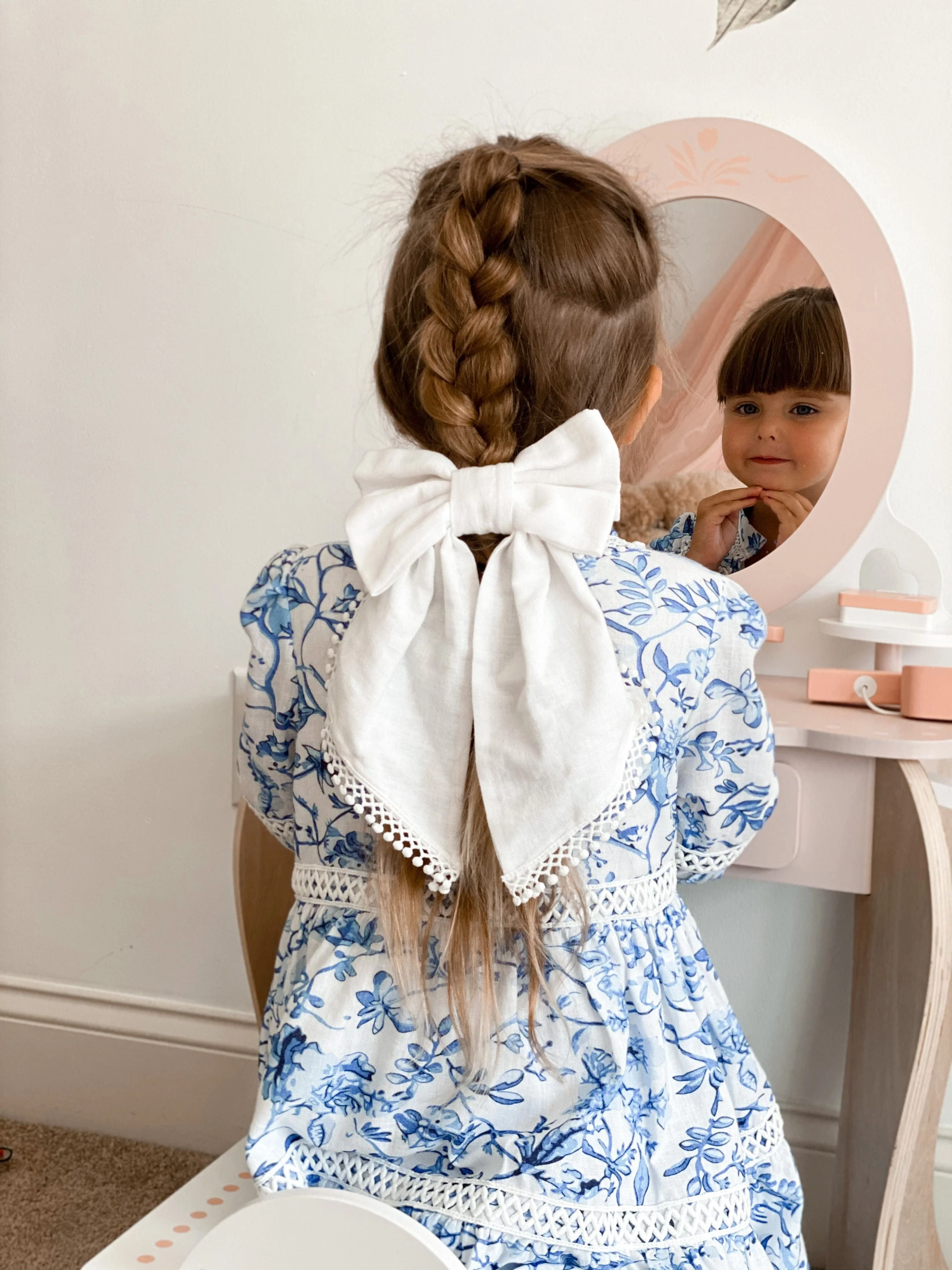 Jaylin White Linen Hair Bow - Image 3