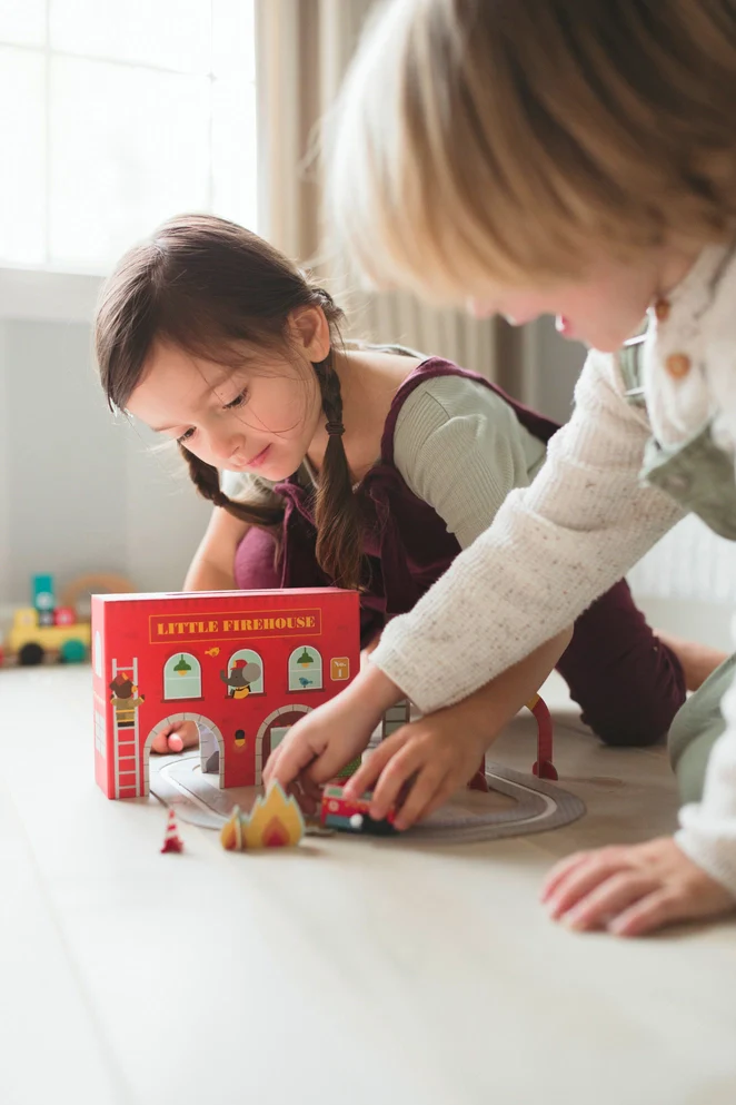Wind Up & Go Fire Station Play Set - Image 2